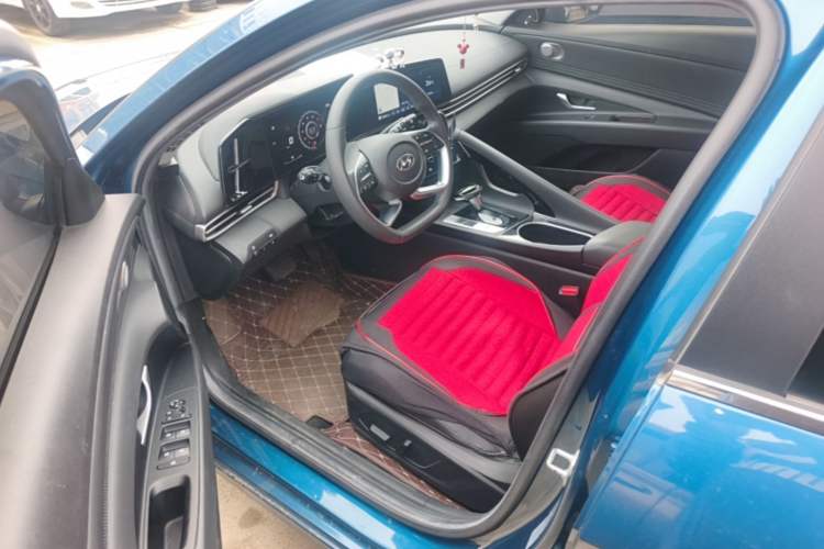 Used Hyundai Elantra 2021 1.5L CVT LUX Prestige Edition Driver Seat