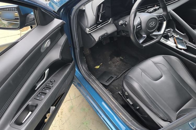 Used Hyundai Elantra 2021 1.5L CVT LUX Prestige Edition Driver Seat