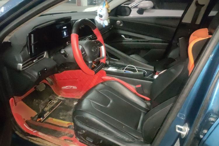 Used Hyundai Elantra 2021 1.5L CVT LUX Prestige Edition Driver Seat