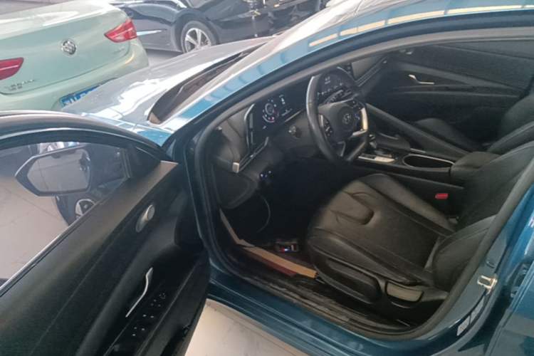 Used Hyundai Elantra 2021 1.5L CVT GLX Elite Edition Driver Seat