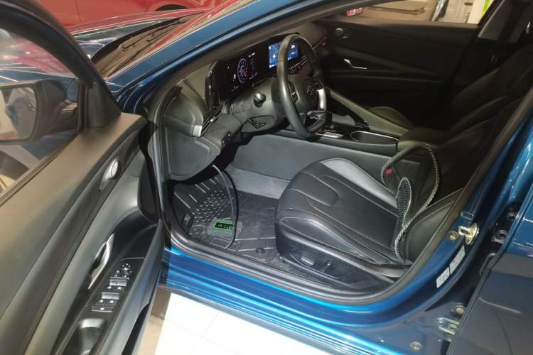Used Hyundai Elantra 2021 1.5L CVT LUX Prestige Edition Driver Seat
