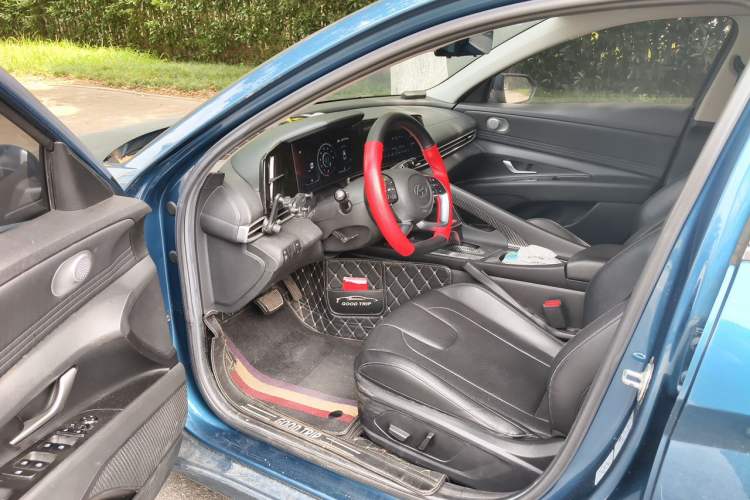Used Hyundai Elantra 2021 1.5L CVT LUX Prestige Edition Driver Seat