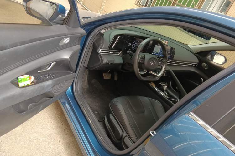 Used Hyundai Elantra 2021 1.5L CVT GLX Elite Edition Driver Seat