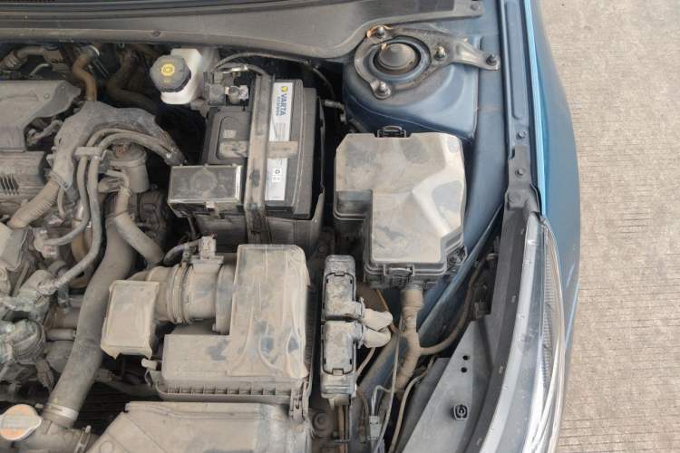 Used Hyundai Elantra 2021 1.5L CVT LUX Prestige Edition Engine Bay Left