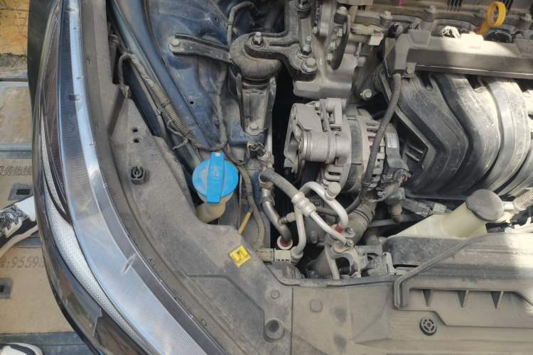 Used Hyundai Elantra 2021 1.5L CVT GLX Elite Edition Engine Bay Right