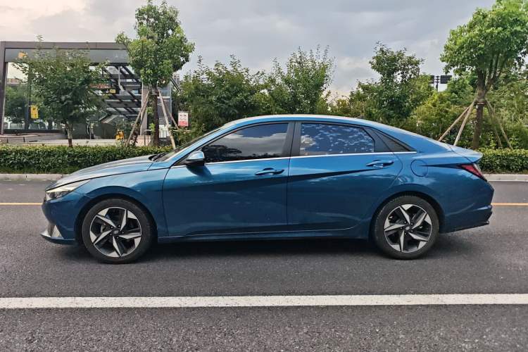 Used Hyundai Elantra 2021 1.5L CVT LUX Prestige Edition Exterior 2