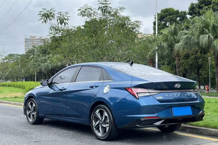 Used Hyundai Elantra 2021 1.5L CVT LUX Prestige Edition Exterior 2