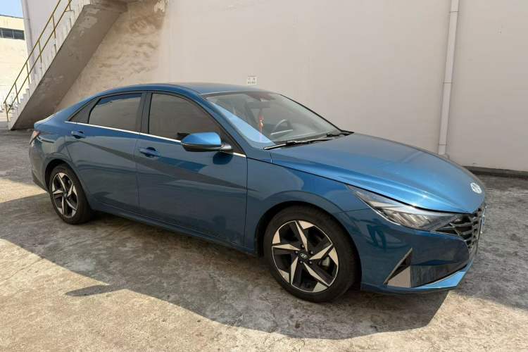 Used Hyundai Elantra 2021 1.5L CVT LUX Prestige Edition Exterior 3