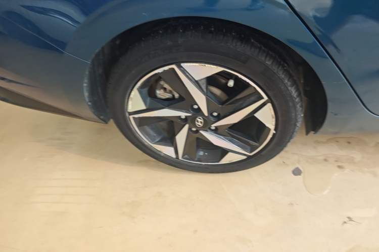 Used Hyundai Elantra 2021 1.5L CVT LUX Prestige Edition Exterior 3