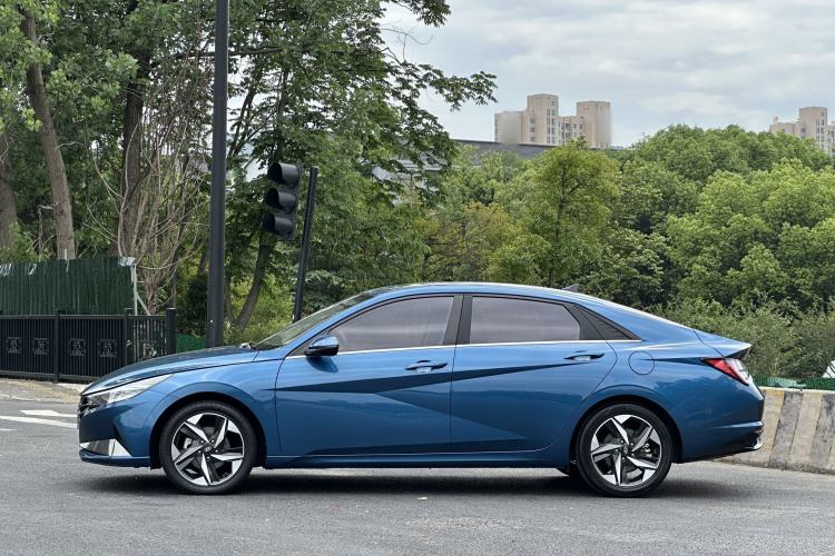 Used Hyundai Elantra 2021 1.5L CVT GLX Elite Edition Exterior 4