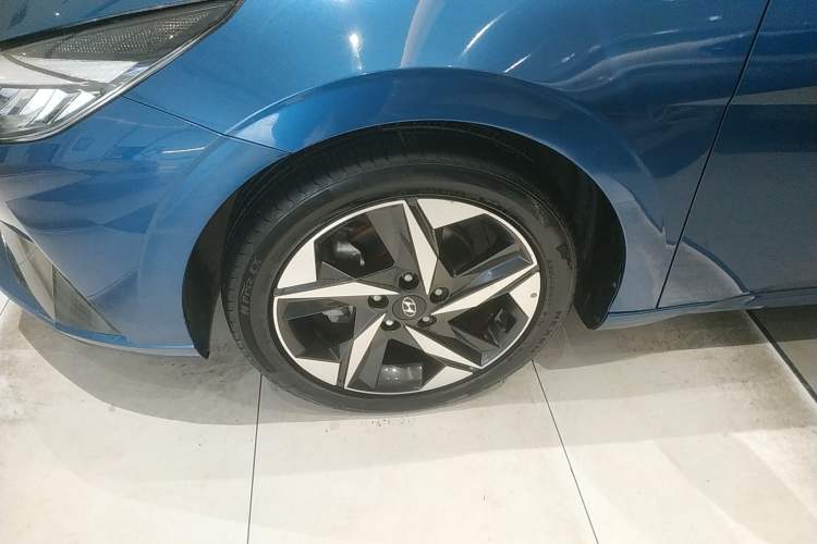 Used Hyundai Elantra 2021 1.5L CVT LUX Prestige Edition Exterior 4