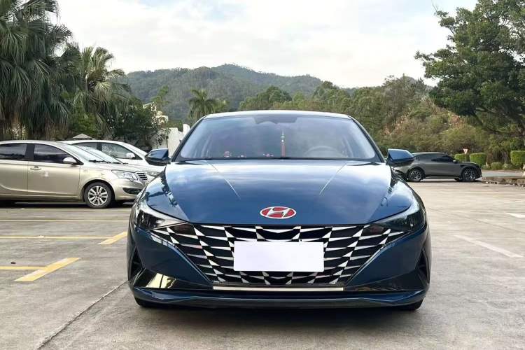 Used Hyundai Elantra 2021 1.5L CVT LUX Prestige Edition Exterior 4