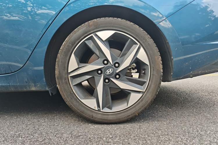 Used Hyundai Elantra 2021 1.5L CVT LUX Prestige Edition Exterior 4