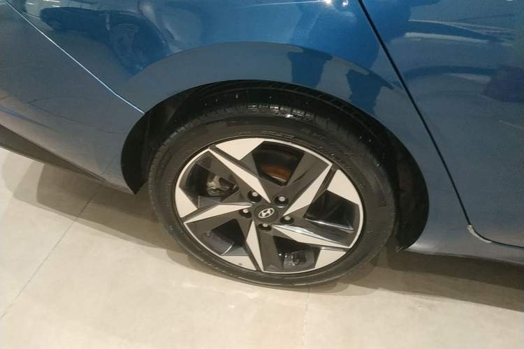 Used Hyundai Elantra 2021 1.5L CVT LUX Prestige Edition Exterior 5