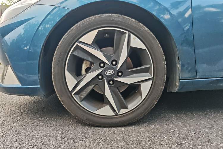Used Hyundai Elantra 2021 1.5L CVT LUX Prestige Edition Exterior 5