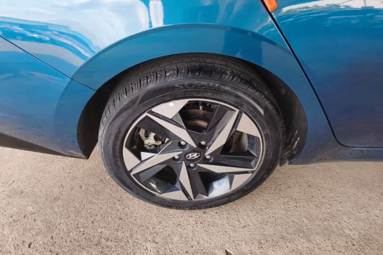 Used Hyundai Elantra 2021 1.5L CVT LUX Prestige Edition Exterior 5