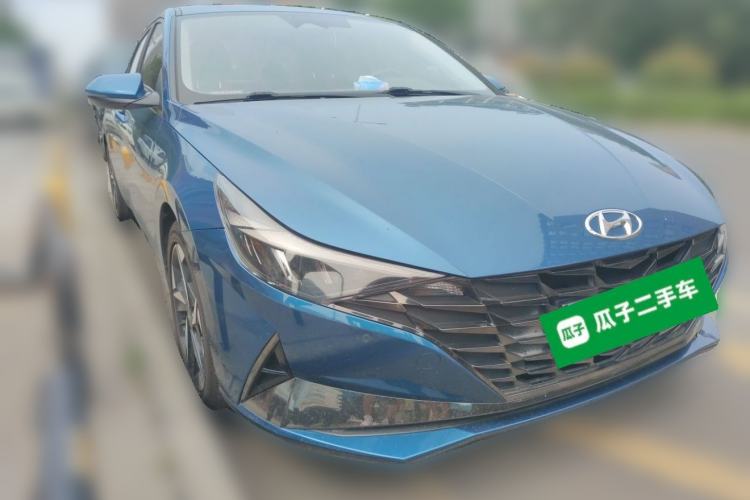 Used Hyundai Elantra 2021 1.5L CVT GLX Elite Edition Front Right 45 Deg