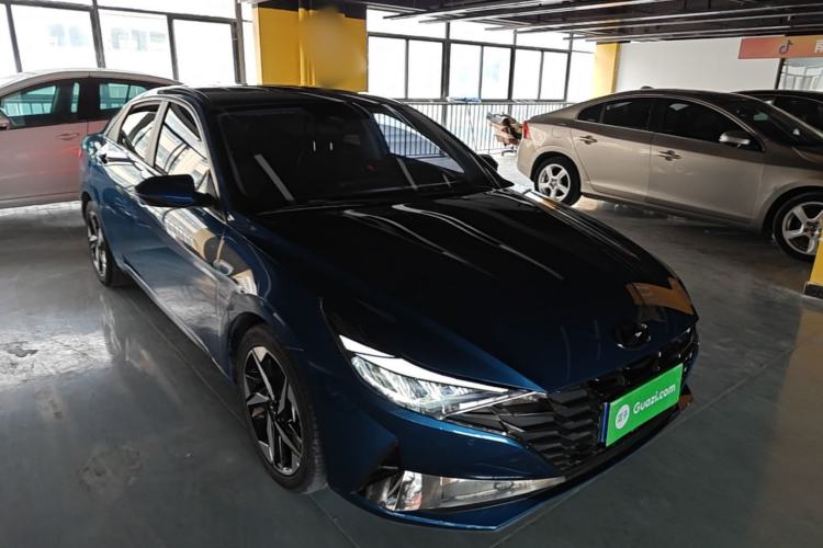 Used Hyundai Elantra 2021 1.5L CVT LUX Prestige Edition Front Right 45 Deg