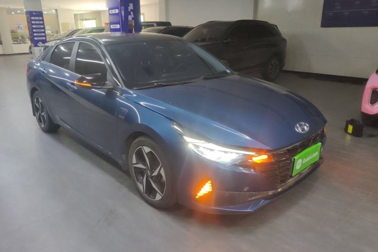 Used Hyundai Elantra 2021 1.5L CVT LUX Prestige Edition Front Right 45 Deg