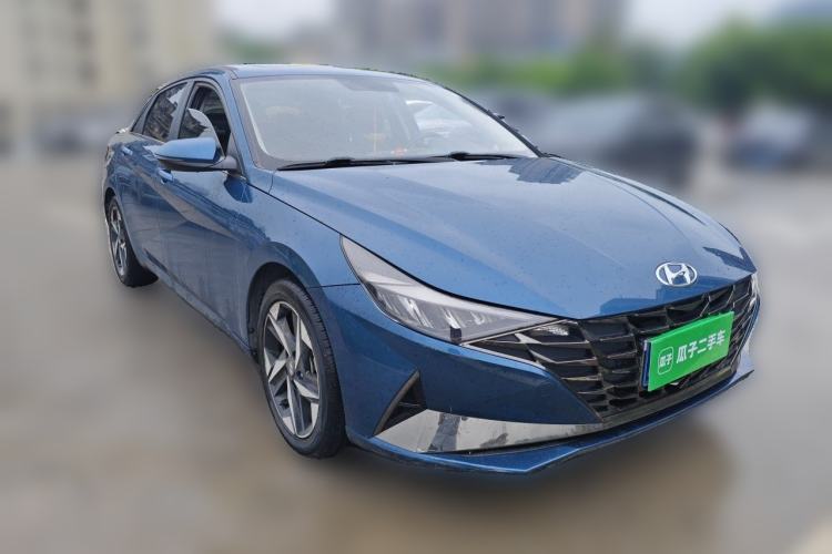 Used Hyundai Elantra 2021 1.5L CVT GLX Elite Edition Front Right 45 Deg