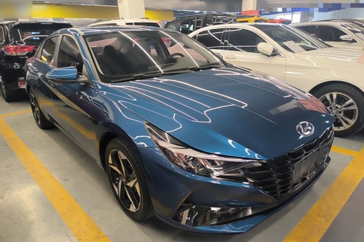 Used Hyundai Elantra 2021 1.5L CVT GLX Elite Edition Front Right 45 Deg