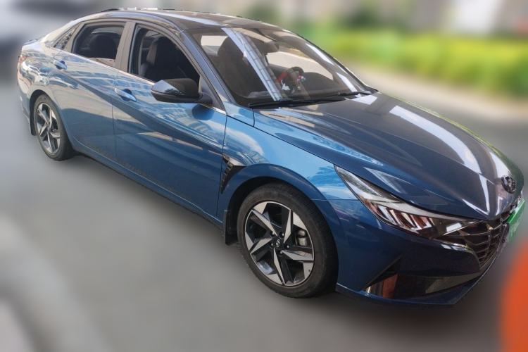 Used Hyundai Elantra 2021 1.5L CVT LUX Prestige Edition Front Right 45 Deg