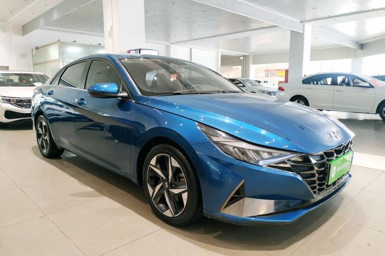 Used Hyundai Elantra 2021 1.5L CVT LUX Prestige Edition Front Right 45 Deg