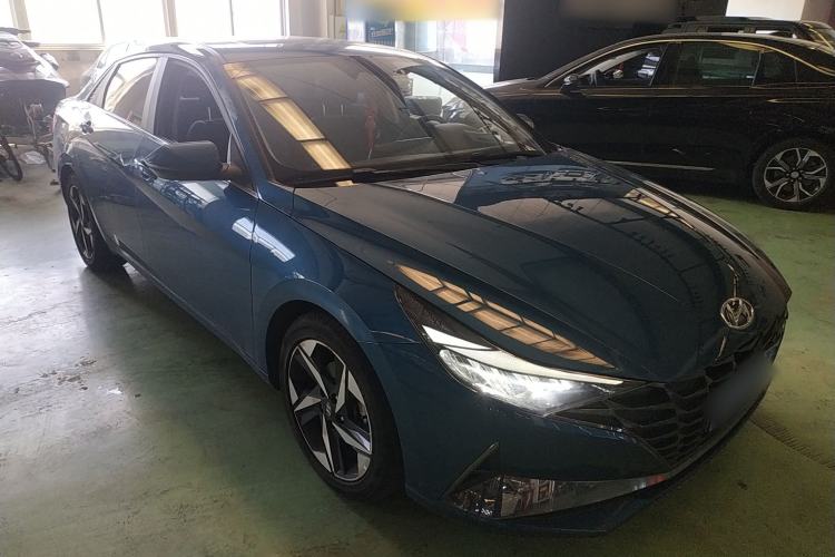 Used Hyundai Elantra 2021 1.5L CVT LUX Prestige Edition Front Right 45 Deg
