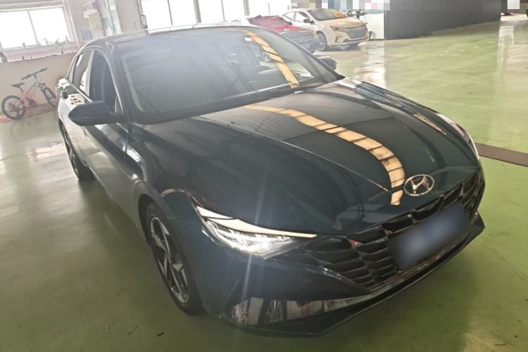 Used Hyundai Elantra 2021 1.5L CVT LUX Prestige Edition Front Right 45 Deg
