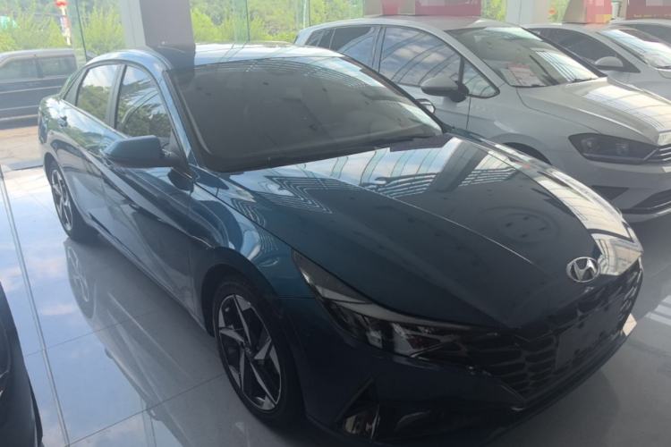 Used Hyundai Elantra 2021 1.5L CVT GLX Elite Edition Front Right 45 Deg