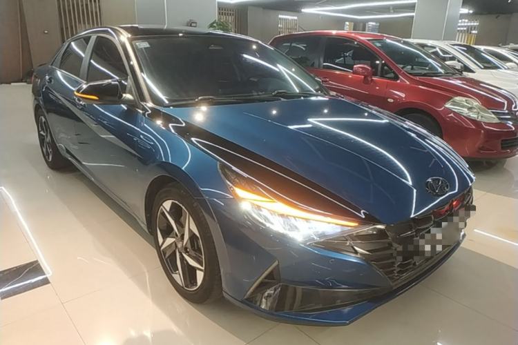 Used Hyundai Elantra 2021 1.5L CVT LUX Prestige Edition Front Right 45 Deg