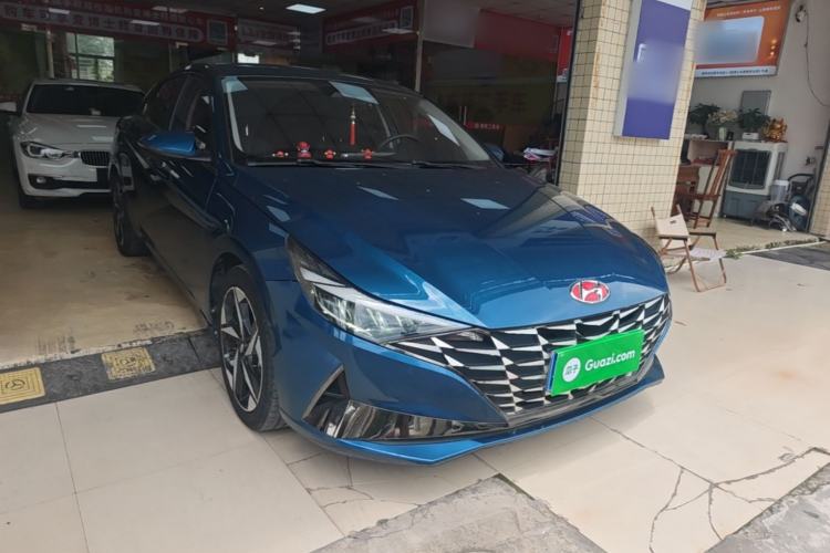 Used Hyundai Elantra 2021 1.5L CVT LUX Prestige Edition Front Right 45 Deg