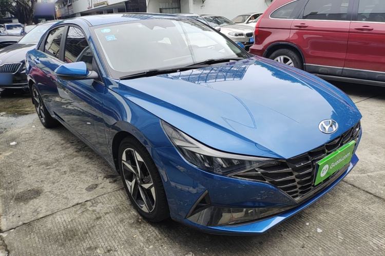 Used Hyundai Elantra 2021 1.5L CVT LUX Prestige Edition Front Right 45 Deg