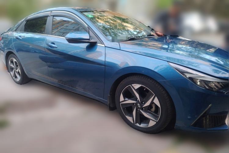 Used Hyundai Elantra 2021 1.5L CVT LUX Prestige Edition Front Right 45 Deg