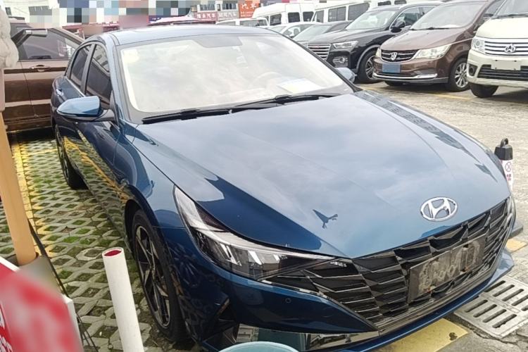 Used Hyundai Elantra 2021 1.5L CVT GLX Elite Edition Front Right 45 Deg
