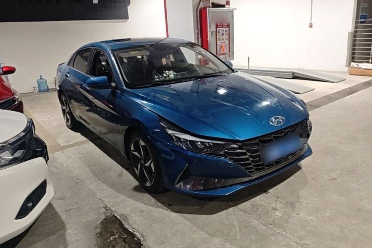Used Hyundai Elantra 2021 1.5L CVT GLX Elite Edition Front Right 45 Deg