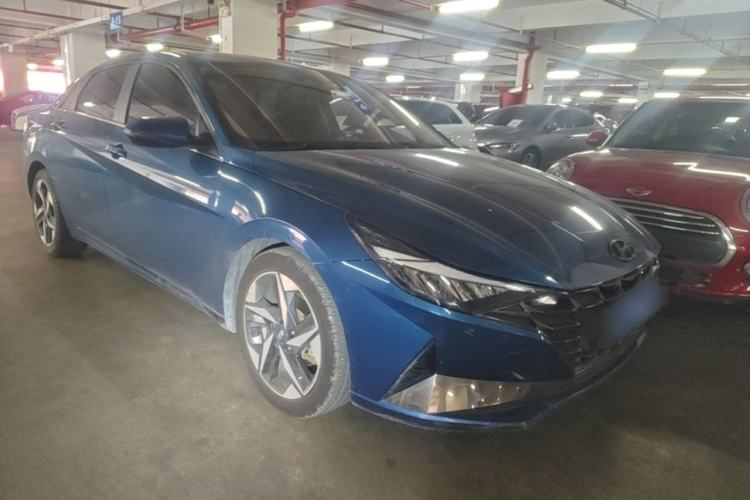Used Hyundai Elantra 2021 1.5L CVT LUX Prestige Edition Front Right 45 Deg
