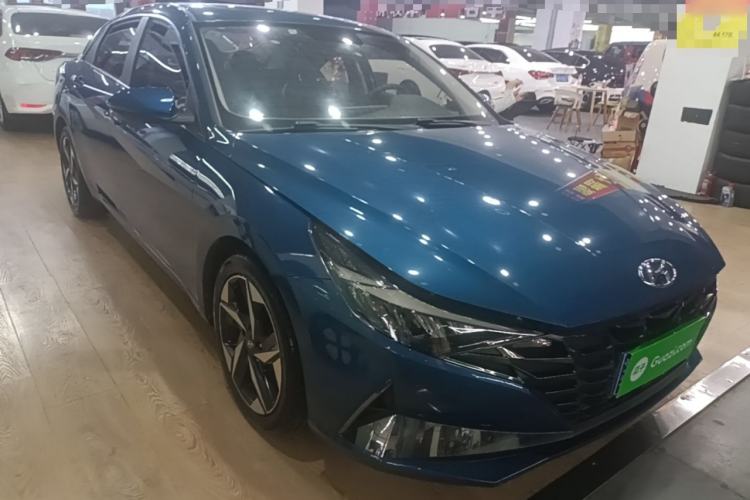 Used Hyundai Elantra 2021 1.5L CVT GLX Elite Edition Front Right 45 Deg