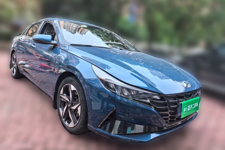 Used Hyundai Elantra 2021 1.5L CVT GLX Elite Edition Front Right 45 Deg
