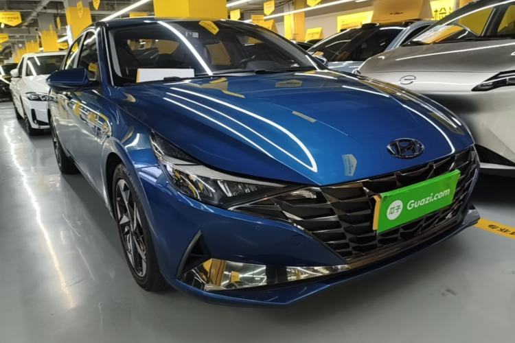 Used Hyundai Elantra 2021 1.5L CVT GLX Elite Edition Front Right 45 Deg