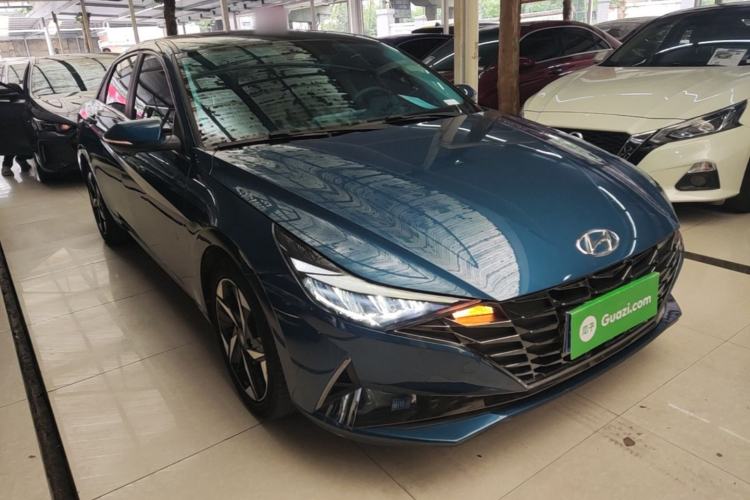 Used Hyundai Elantra 2021 1.5L CVT LUX Prestige Edition Front Right 45 Deg