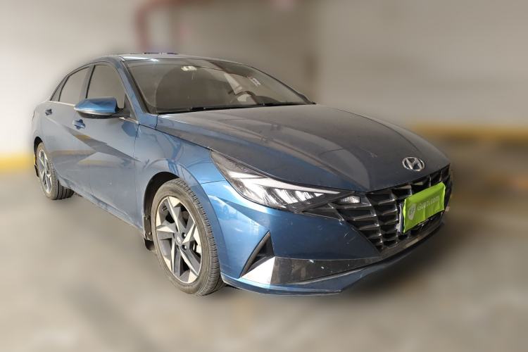 Used Hyundai Elantra 2021 1.5L CVT LUX Prestige Edition Front Right 45 Deg