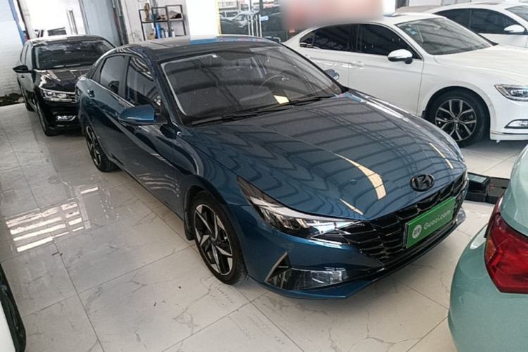 Used Hyundai Elantra 2021 1.5L CVT GLX Elite Edition Front Right 45 Deg