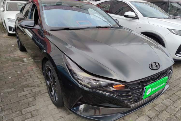 Used Hyundai Elantra 2021 1.5L CVT LUX Prestige Edition Front Right 45 Deg