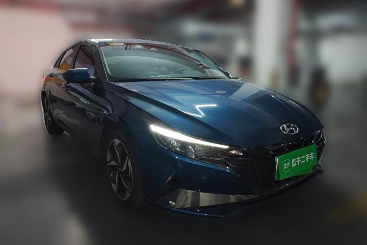 Used Hyundai Elantra 2021 1.5L CVT LUX Prestige Edition Front Right 45 Deg