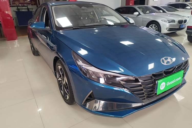 Used Hyundai Elantra 2021 1.5L CVT LUX Prestige Edition Front Right 45 Deg