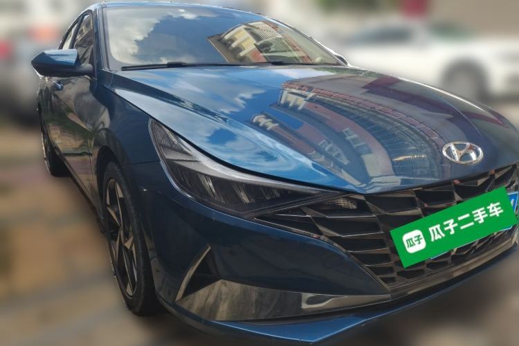 Used Hyundai Elantra 2021 1.5L CVT GLX Elite Edition Front Right 45 Deg