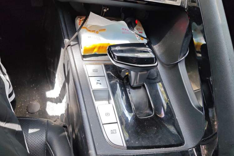 Used Hyundai Elantra 2021 1.5L CVT GLX Elite Edition Gear Lever