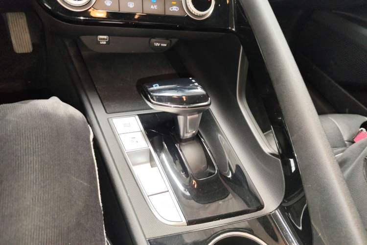 Used Hyundai Elantra 2021 1.5L CVT GLX Elite Edition Gear Lever