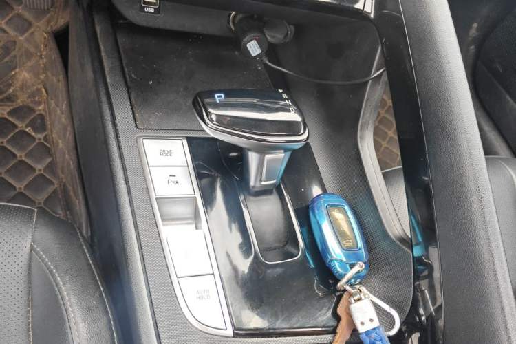 Used Hyundai Elantra 2021 1.5L CVT GLX Elite Edition Gear Lever
